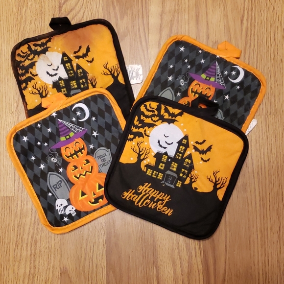 unknown Other - Four Halloween pot holders